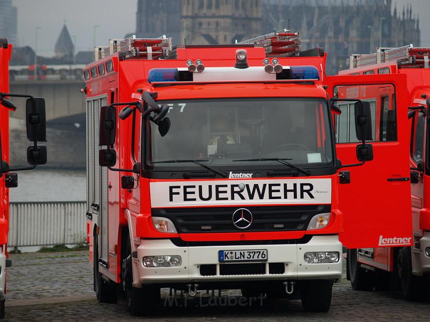 Neue LF`s fuer Koeln Uebergabe in Koeln Deutz an den Wachen  P082.JPG